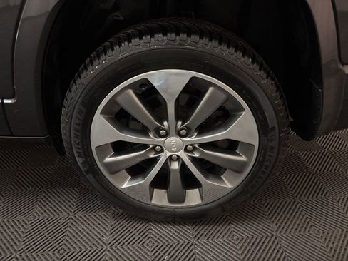 Used 2019 Jeep Cherokee Overland image 27