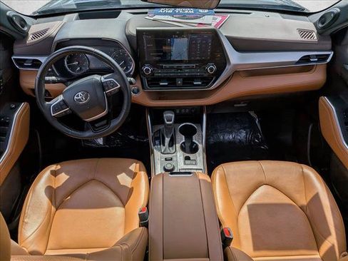 Used 2022 Toyota Highlander Platinum AWD/4WD image 14