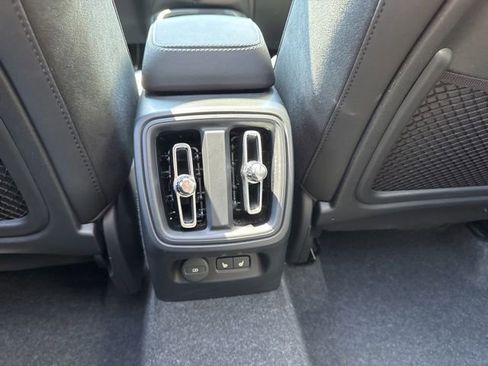 Certified 2025 Volvo XC40 B5 Plus AWD/4WD image 17