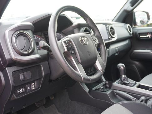 Used 2022 Toyota Tacoma TRD Off-Road w/ Technology Package image 21