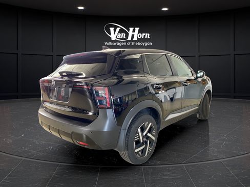 Used 2025 Nissan Kicks SV FWD image 7