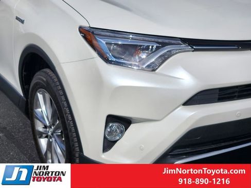 Used 2018 Toyota RAV4 Limited image 11