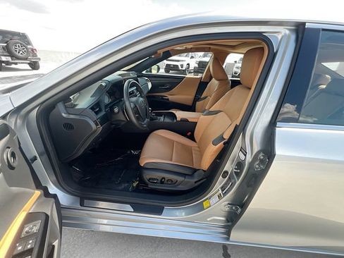 Used 2023 Lexus ES 350 w/ Accessory Package (Z1) FWD image 9