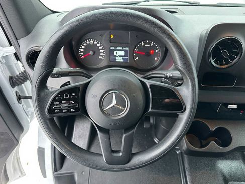 Used 2023 Mercedes-Benz Sprinter 2500 image 25