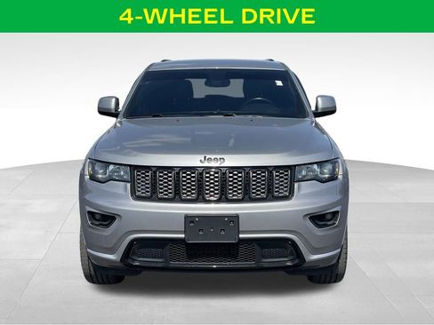 Used 2018 Jeep Grand Cherokee Altitude image 3
