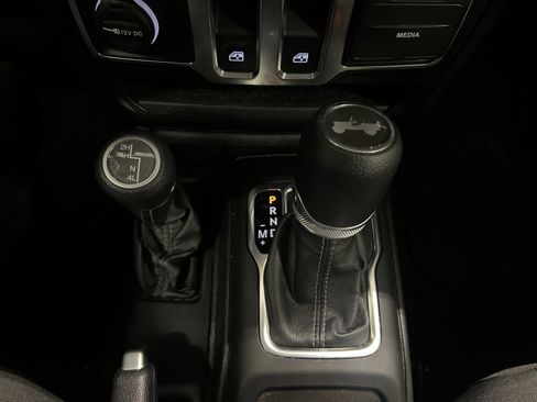 Used 2025 Jeep Wrangler Sport AWD/4WD image 18