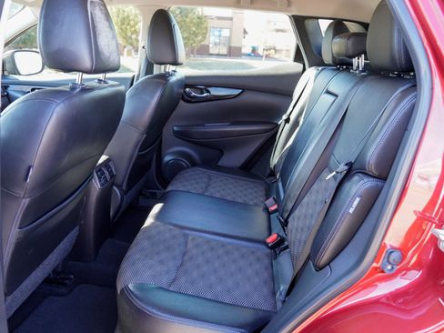 Used 2022 Nissan Rogue Sport SV w/ Technology Package image 16