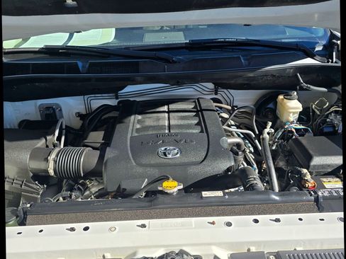 Used 2015 Toyota Tundra SR5 w/ SR5 Upgrade Package image 18