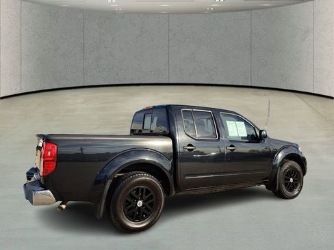 Used 2019 Nissan Frontier SV image 5