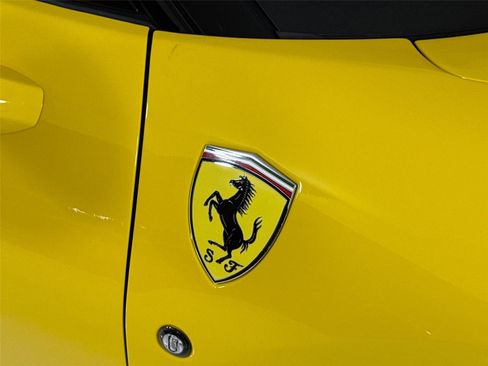 Used 2022 Ferrari F8 Tributo image 39