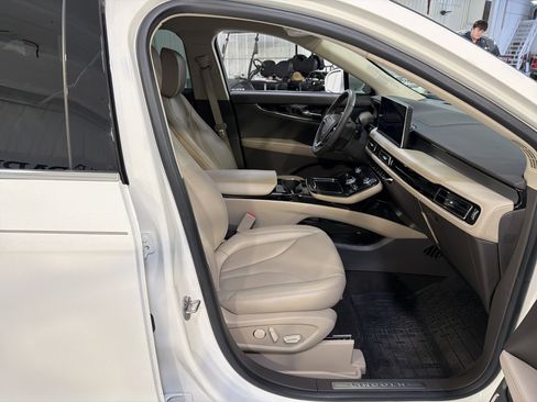 Used 2022 Lincoln Nautilus Standard w/ Premium Package image 13