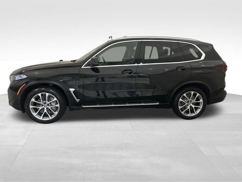 Used 2025 BMW X5 xDrive50e image 2