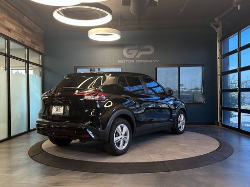 Used 2021 Nissan Kicks S FWD image 3