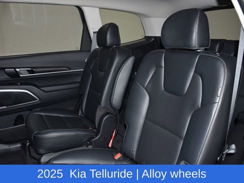Used 2025 Kia Telluride S image 30