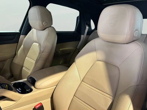 Used 2023 Porsche Cayenne AWD/4WD image 47