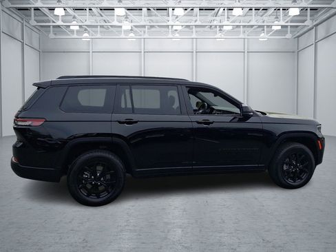 Used 2024 Jeep Grand Cherokee L Altitude image 6