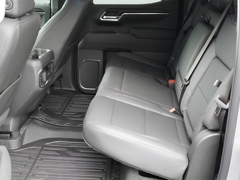 New 2026 GMC Sierra 1500 SLT image 28