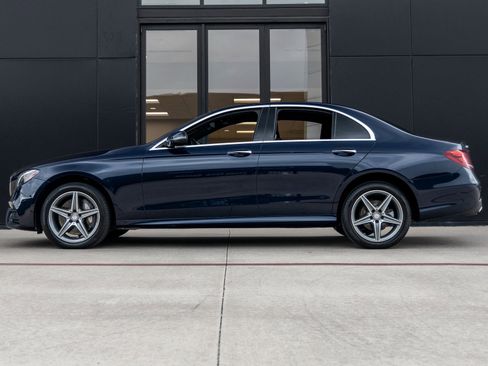 Used 2017 Mercedes-Benz E 300 4MATIC image 9