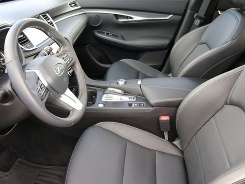 Certified 2025 INFINITI QX50 Luxe image 19