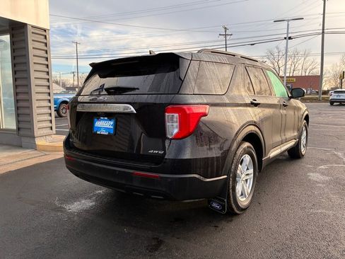 Used 2023 Ford Explorer XLT image 3