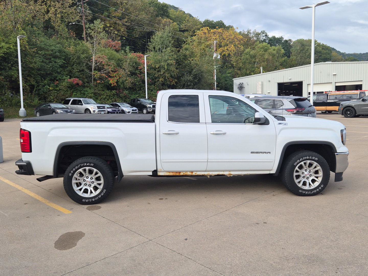 Used 2017 GMC Sierra 1500 SLE AWD/4WD image 8
