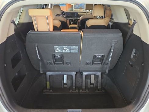 Used 2024 Kia Carnival LX FWD image 23