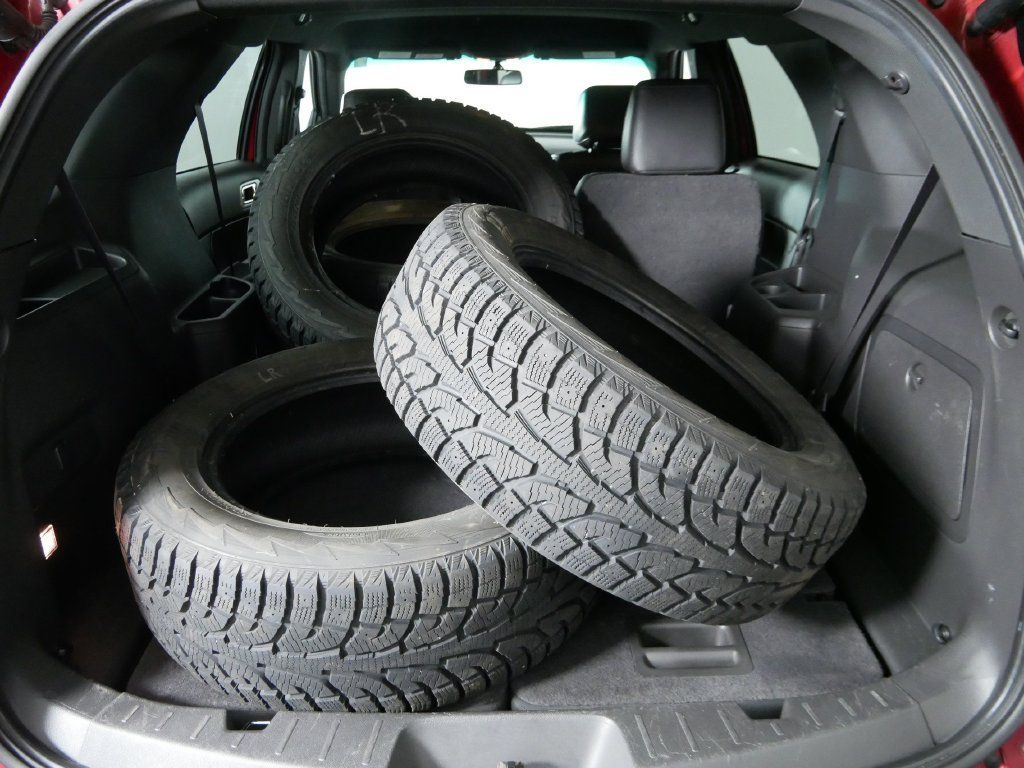 Used 2015 Ford Explorer XLT w/ Equipment Group 202B AWD/4WD image 17