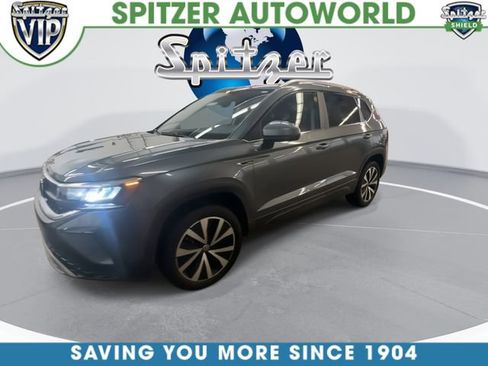 Used 2023 Volkswagen Taos SE w/ Panoramic Sunroof Package FWD image 4