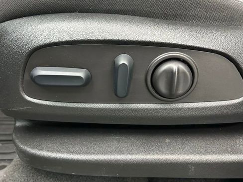 Used 2023 Chevrolet Equinox LS w/ LS Convenience Package image 6