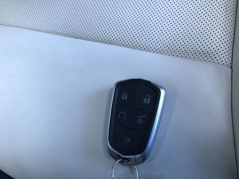 Used 2020 Cadillac XT5 Premium Luxury w/ LPO, Floor Liner Package AWD/4WD image 34