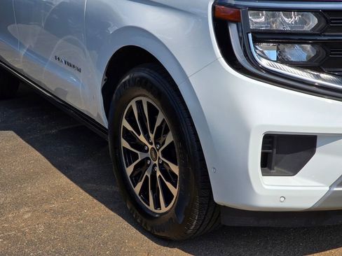 Used 2025 Ford Expedition Platinum AWD/4WD image 5