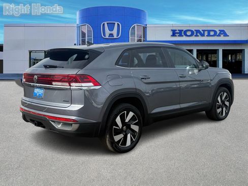 Used 2025 Volkswagen Atlas Cross Sport SE image 7