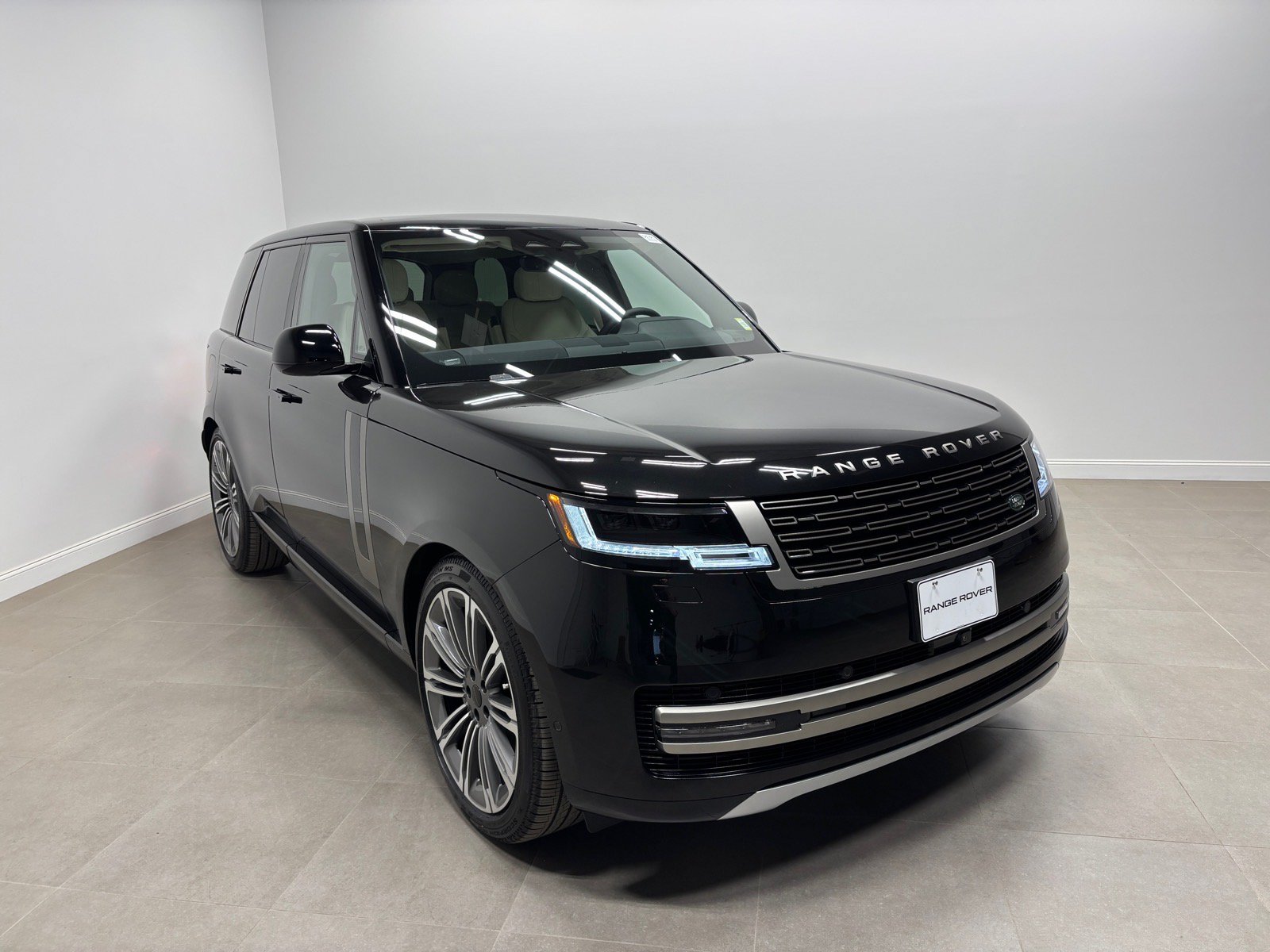 Used 2026 Land Rover Range Rover SE AWD/4WD image 4