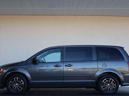 Used 2017 Dodge Grand Caravan GT FWD image 3