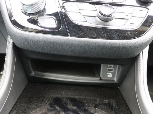 New 2023 Chrysler Pacifica Limited w/ Uconnect Theater Family Group image 21