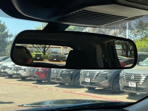 Used 2025 Nissan Rogue SV image 27