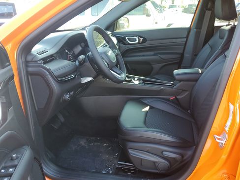 New 2026 Jeep Compass Latitude image 8