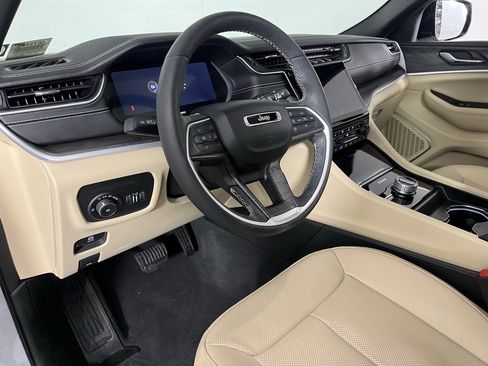 Certified 2024 Jeep Grand Cherokee Limited w/ Luxury Tech Group II image 22