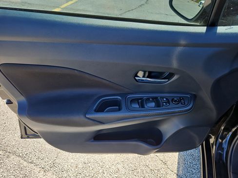 Used 2022 Nissan Versa SV image 14