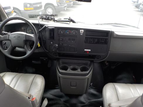 Used 2005 Chevrolet Express 3500 Extended RWD image 21