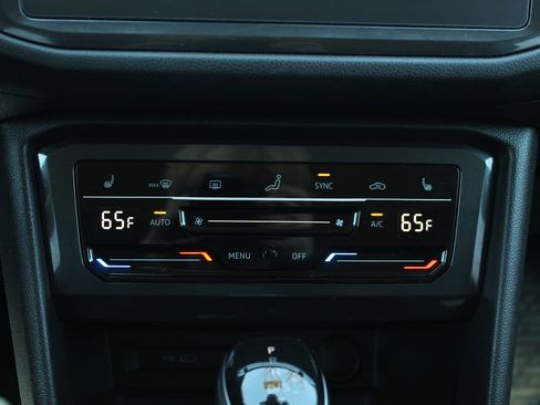 Used 2022 Volkswagen Tiguan SE image 19