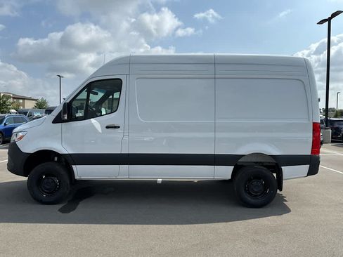 Used 2025 Mercedes-Benz Sprinter 2500 image 9
