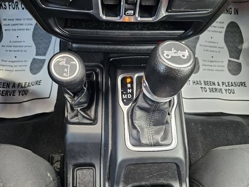 Used 2018 Jeep Wrangler Unlimited Sport S AWD/4WD image 45