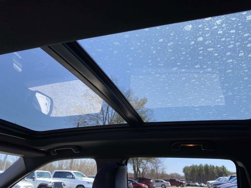 Certified 2022 Jeep Compass Altitude w/ Sun and Sound Group AWD/4WD image 11