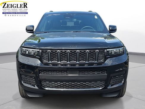 Used 2023 Jeep Grand Cherokee L Laredo AWD/4WD image 2