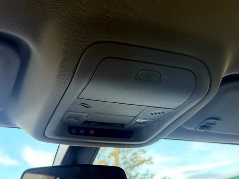 Used 2018 GMC Acadia SLE image 16