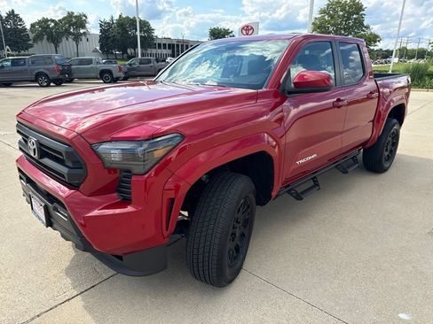 Certified 2025 Toyota Tacoma SR5 AWD/4WD image 6