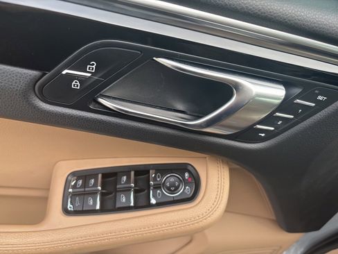 Used 2021 Porsche Macan image 41