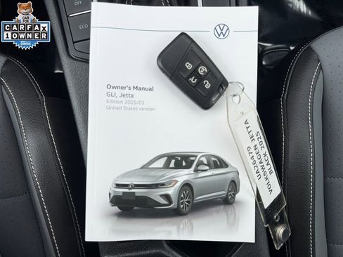 Used 2025 Volkswagen Jetta SE FWD image 31