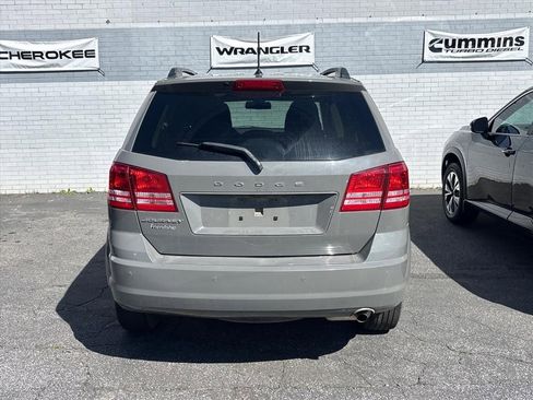 Used 2020 Dodge Journey SE w/ Blacktop Package image 7
